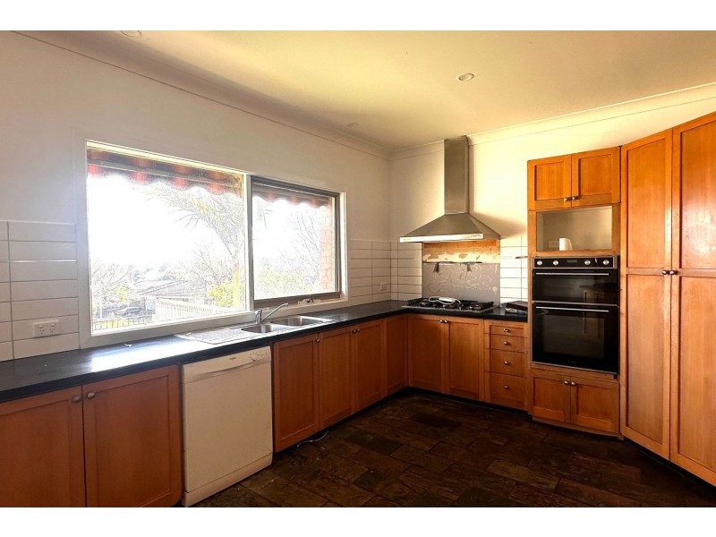 33 Balmain Drive, Berwick VIC 3806