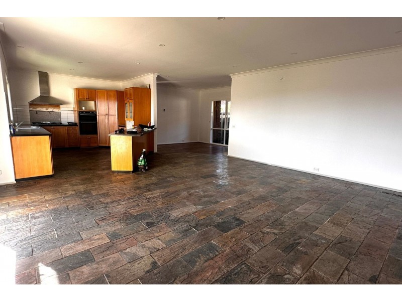 33 Balmain Drive, Berwick VIC 3806