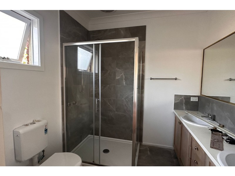 33 Balmain Drive, Berwick VIC 3806