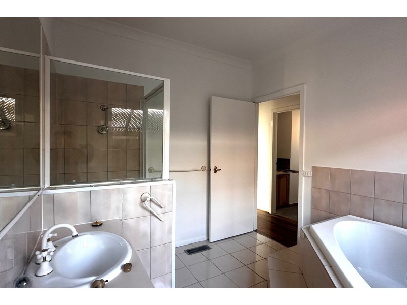 33 Balmain Drive, Berwick VIC 3806