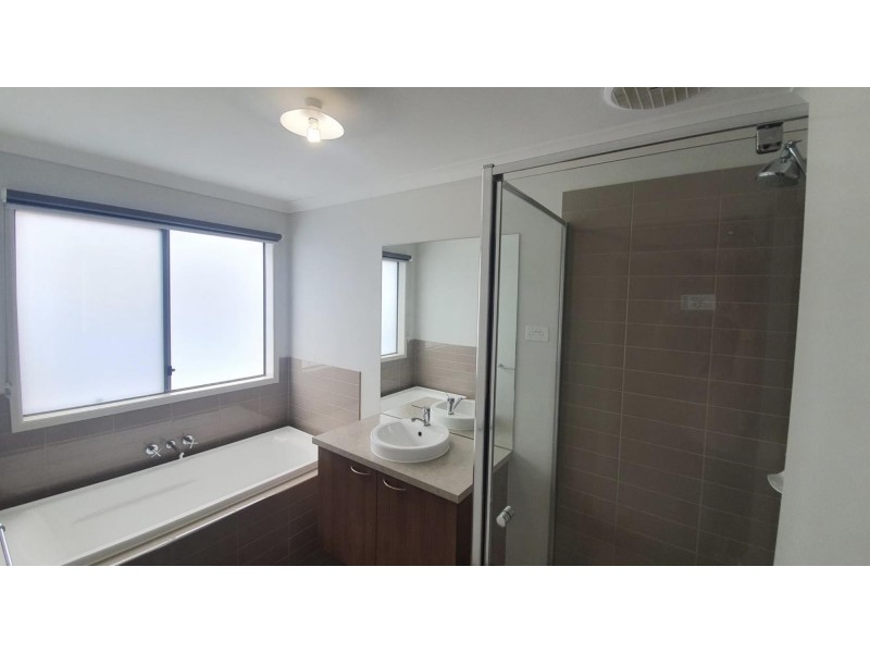 3 Elmtree Crescent, Clyde North VIC 3978