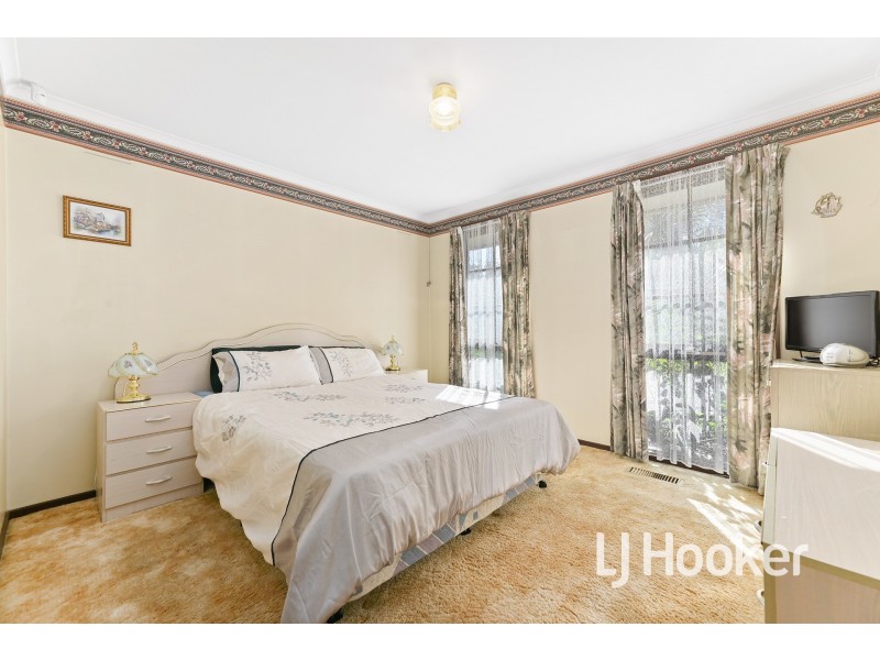 25 Oaktree Drive, Hampton Park VIC 3976