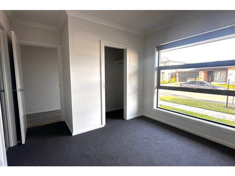 5 Goodwill Road, Clyde North VIC 3978