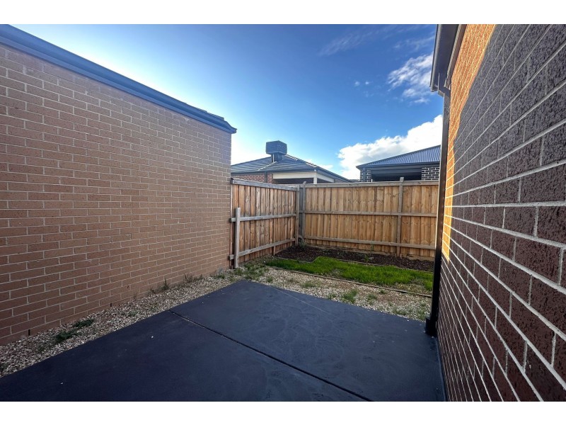 5 Goodwill Road, Clyde North VIC 3978