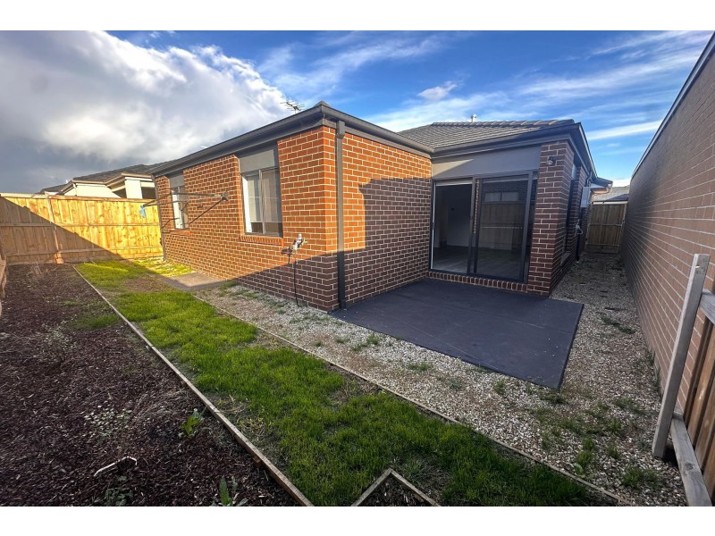 5 Goodwill Road, Clyde North VIC 3978