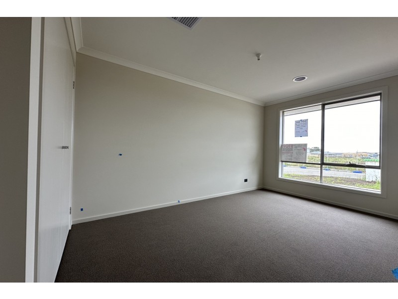 43 Guineas Street, Cranbourne East VIC 3977