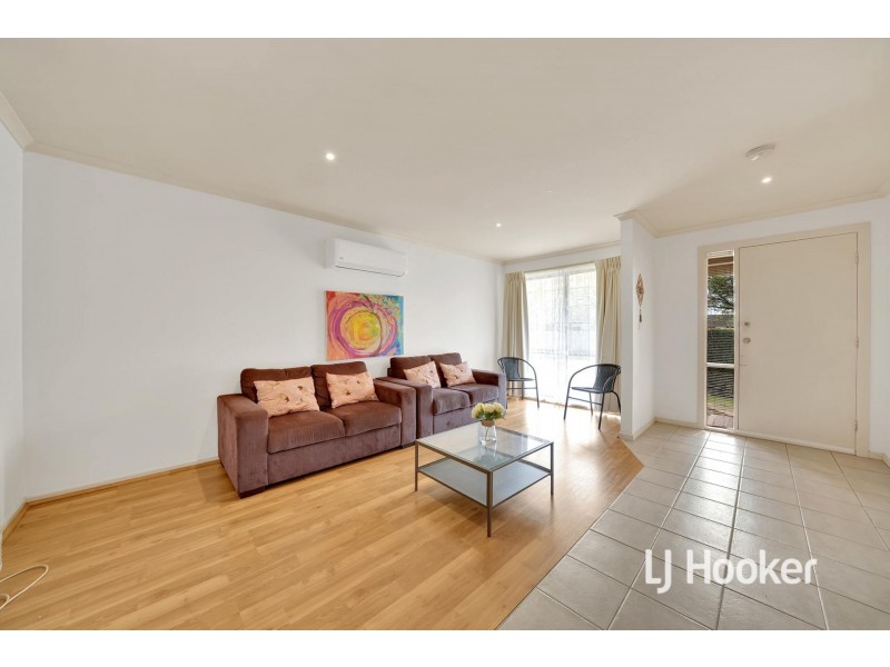 25 Bellbrae Crescent, Cranbourne West VIC 3977