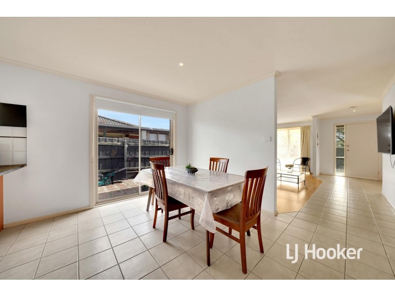 25 Bellbrae Crescent, Cranbourne West VIC 3977