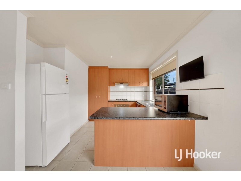 25 Bellbrae Crescent, Cranbourne West VIC 3977