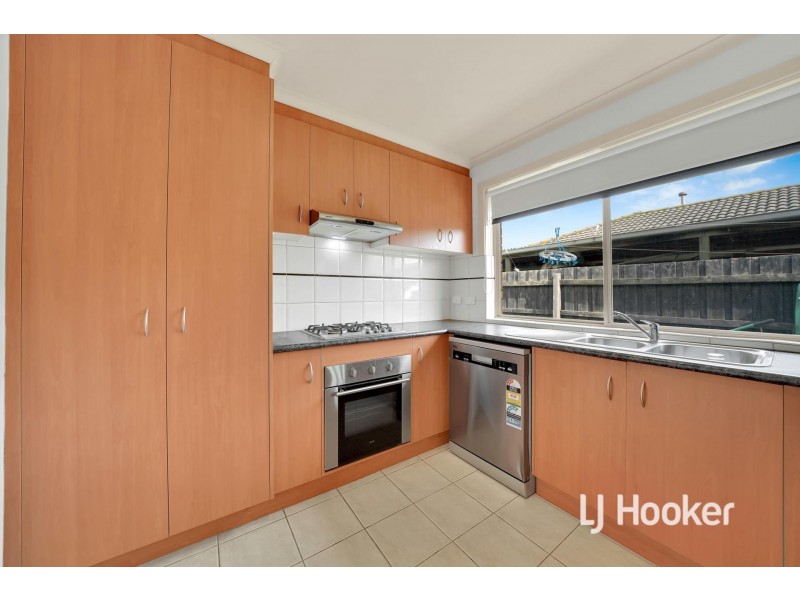 25 Bellbrae Crescent, Cranbourne West VIC 3977