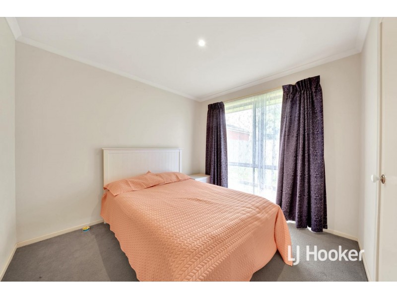 25 Bellbrae Crescent, Cranbourne West VIC 3977