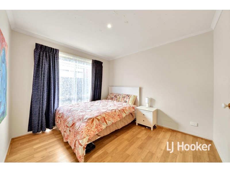 25 Bellbrae Crescent, Cranbourne West VIC 3977