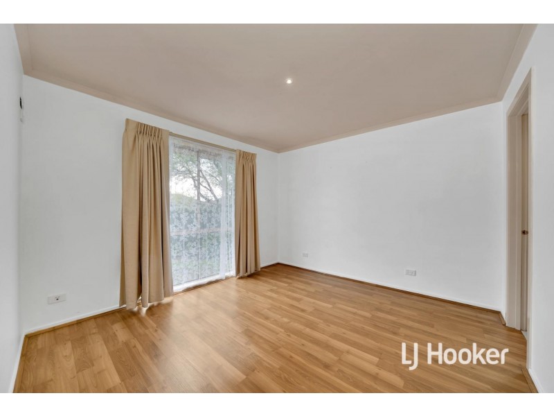 25 Bellbrae Crescent, Cranbourne West VIC 3977