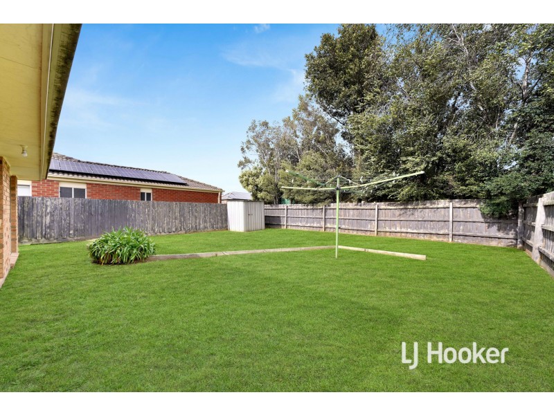 25 Bellbrae Crescent, Cranbourne West VIC 3977