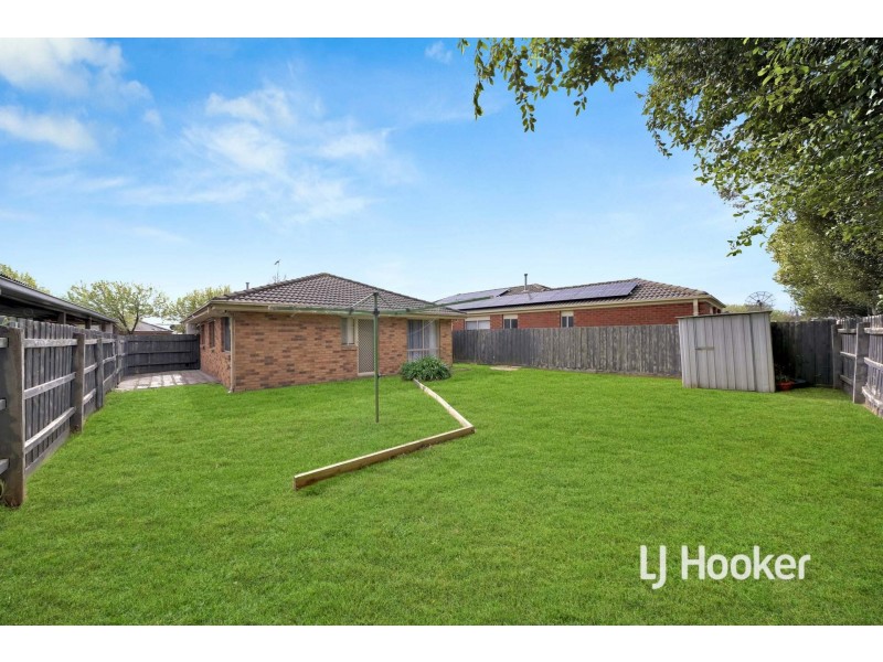 25 Bellbrae Crescent, Cranbourne West VIC 3977