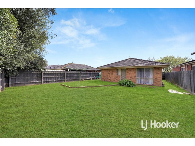 25 Bellbrae Crescent, Cranbourne West VIC 3977