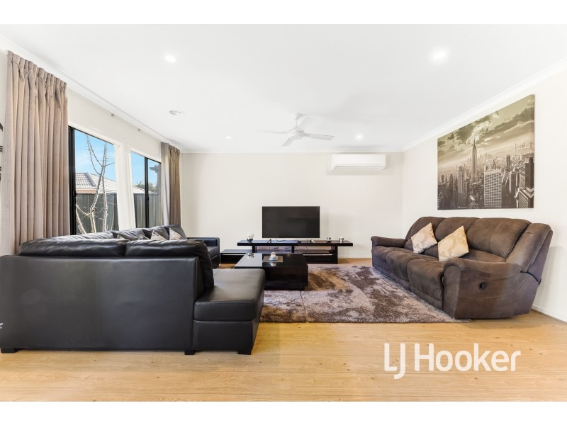 27 Marwedel Avenue, Clyde North VIC 3978