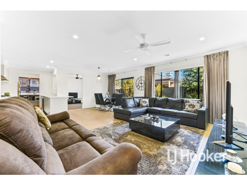 27 Marwedel Avenue, Clyde North VIC 3978