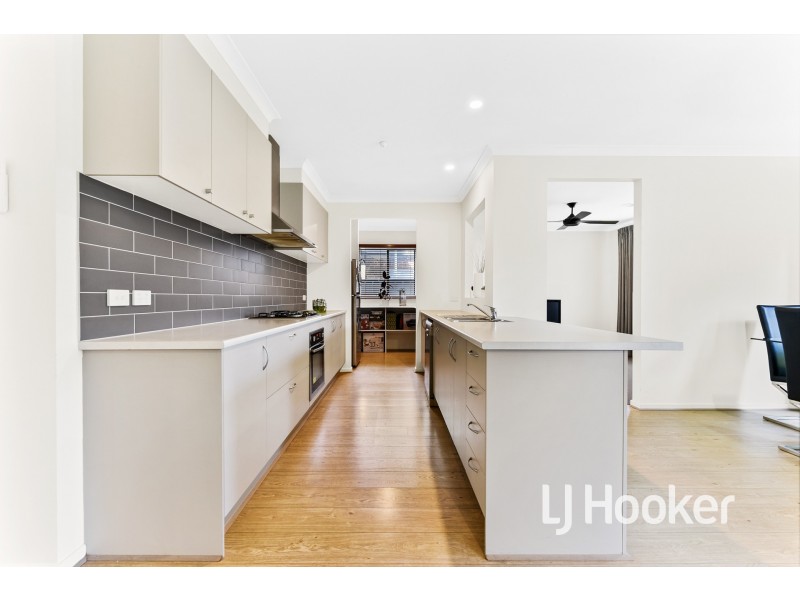 27 Marwedel Avenue, Clyde North VIC 3978