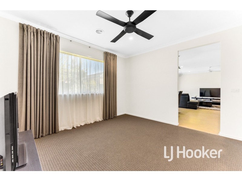 27 Marwedel Avenue, Clyde North VIC 3978