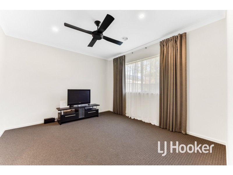 27 Marwedel Avenue, Clyde North VIC 3978