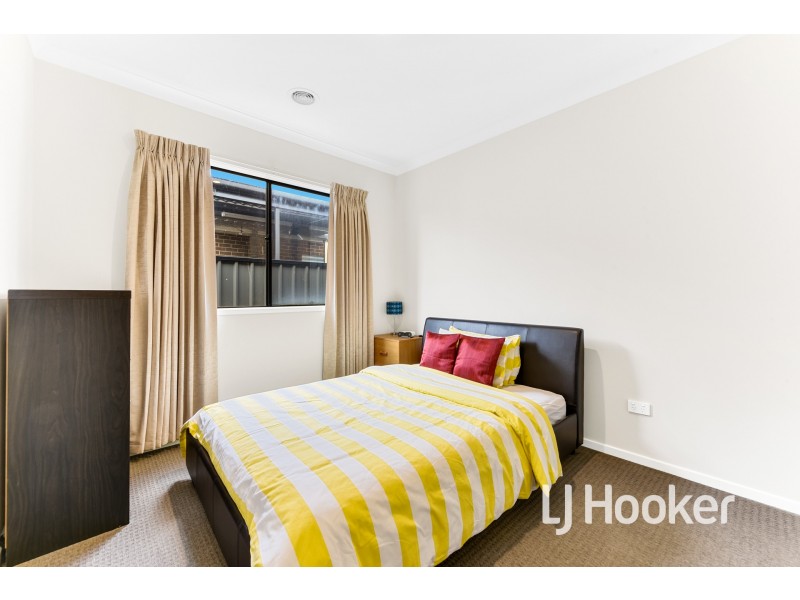 27 Marwedel Avenue, Clyde North VIC 3978