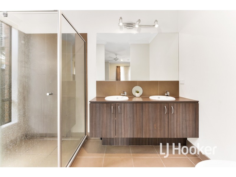 27 Marwedel Avenue, Clyde North VIC 3978