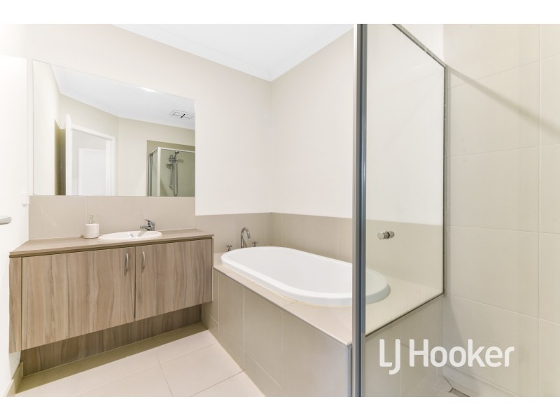 27 Marwedel Avenue, Clyde North VIC 3978