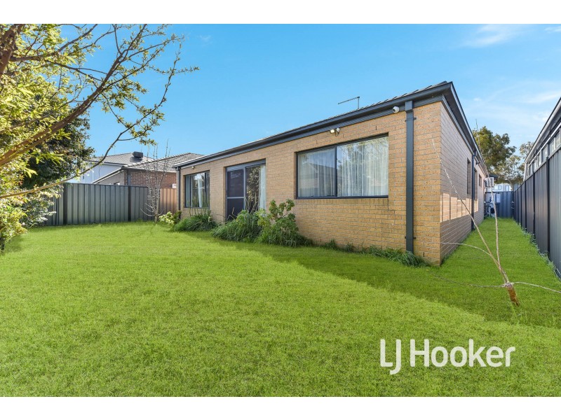 27 Marwedel Avenue, Clyde North VIC 3978