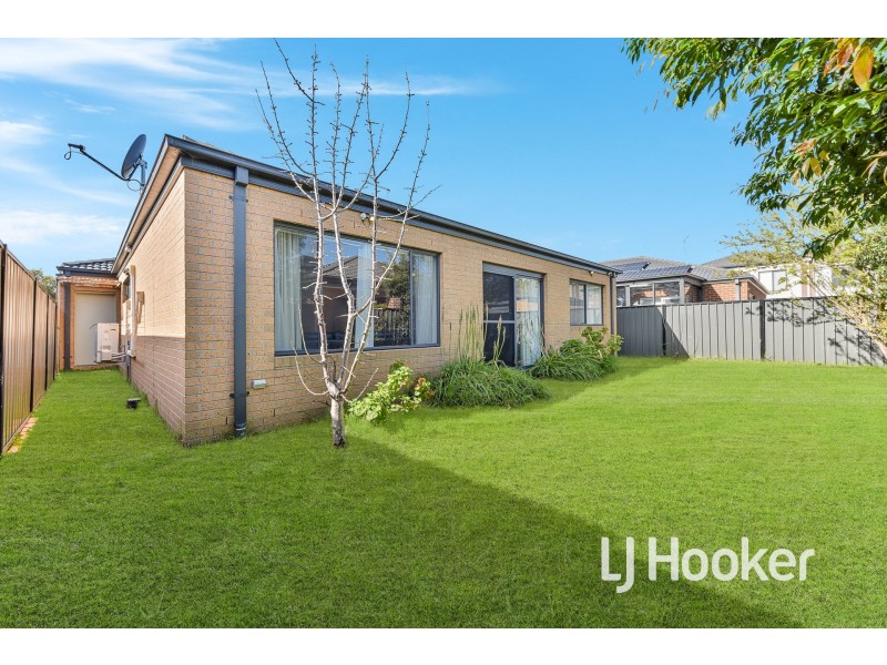 27 Marwedel Avenue, Clyde North VIC 3978