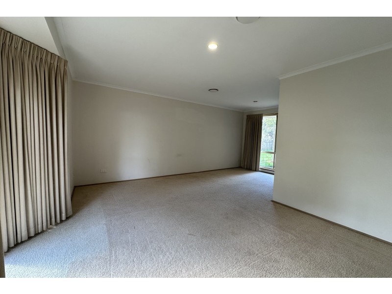 35 Ashfield Drive, Berwick VIC 3806