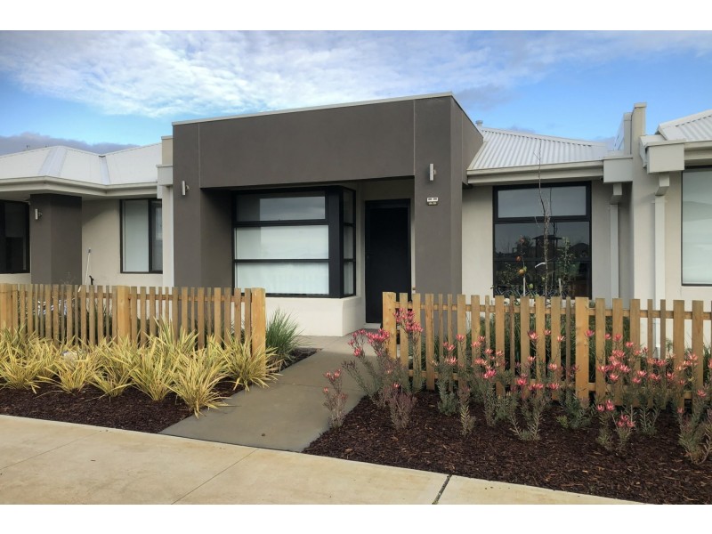 5 Trendale Lane, Clyde VIC 3978