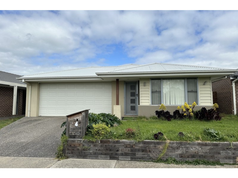 13 Bremer Street, Clyde North VIC 3978