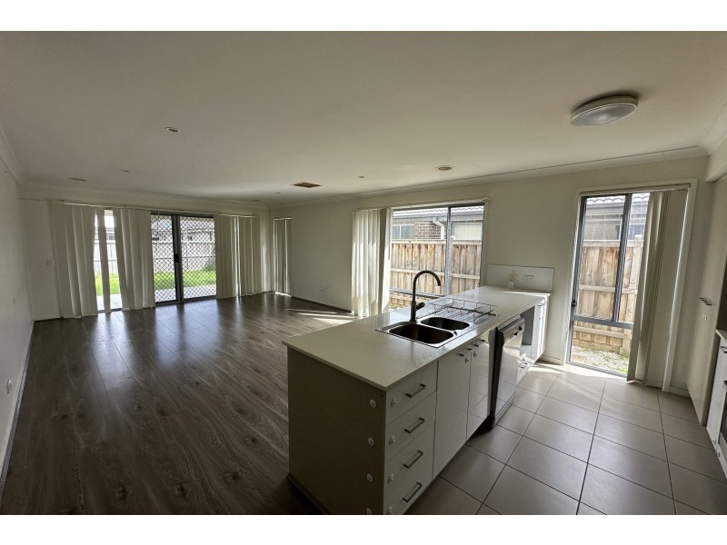 13 Bremer Street, Clyde North VIC 3978