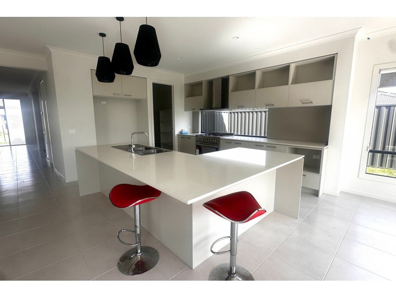 1 Pace Lane, Officer VIC 3809