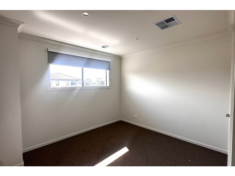 1 Pace Lane, Officer VIC 3809