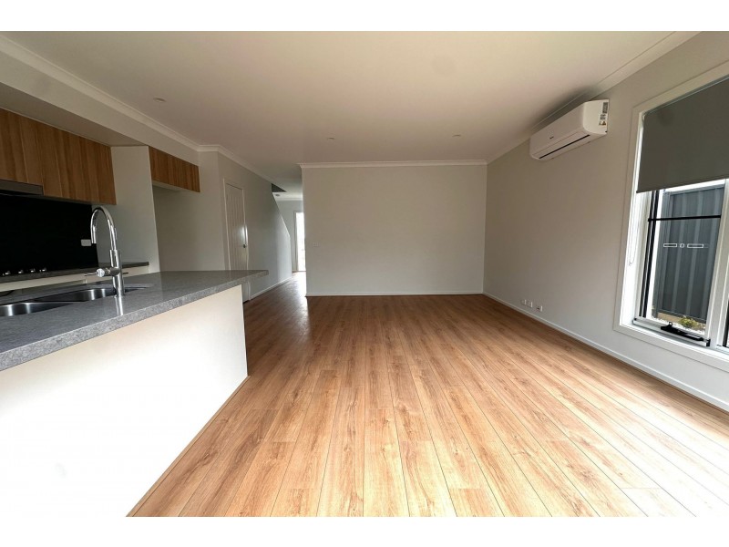 16 Image Walk, Clyde North VIC 3978