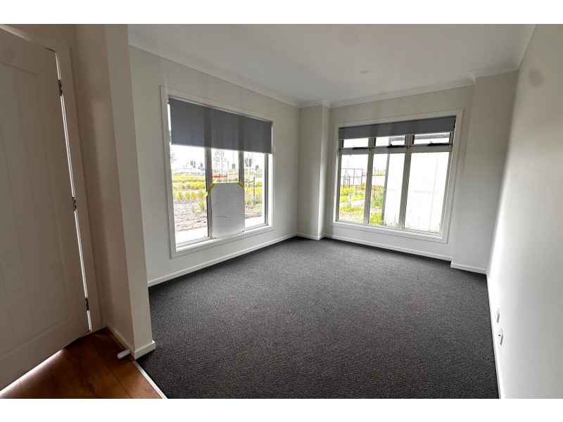 16 Image Walk, Clyde North VIC 3978