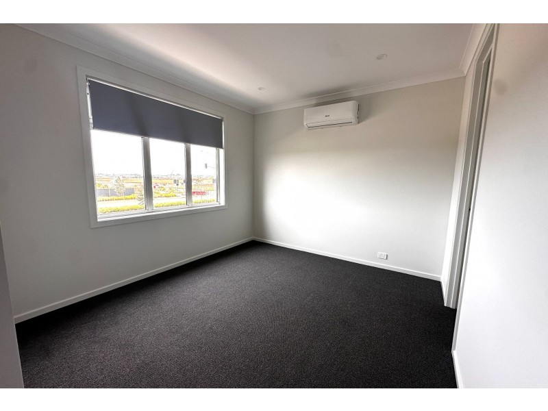 16 Image Walk, Clyde North VIC 3978