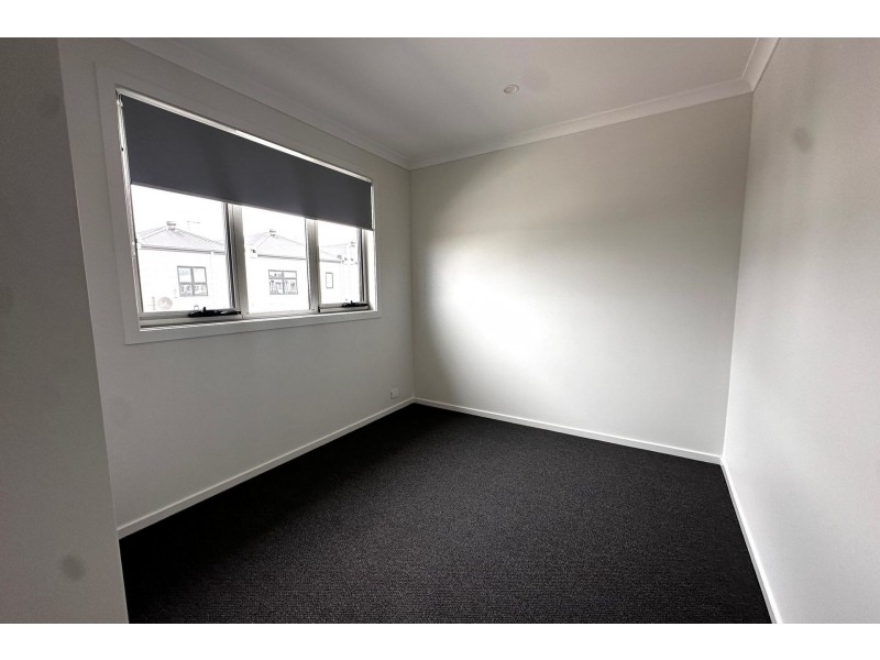 16 Image Walk, Clyde North VIC 3978