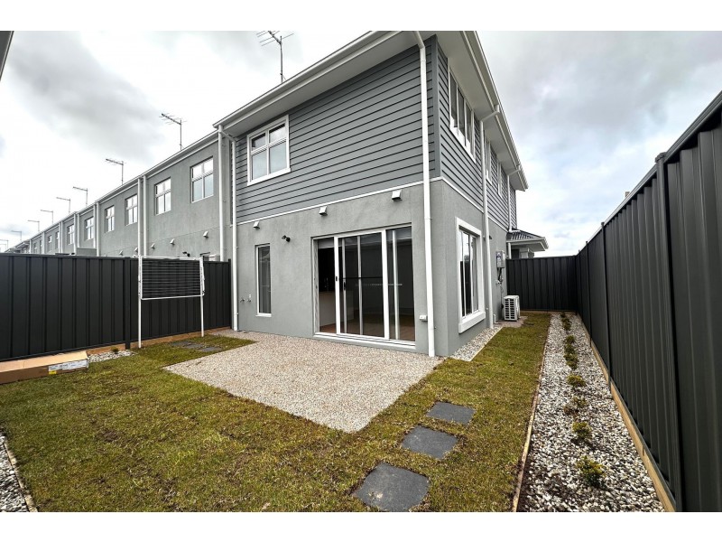 16 Image Walk, Clyde North VIC 3978