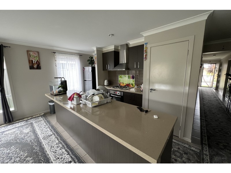4 Shorey Place, Cranbourne West VIC 3977