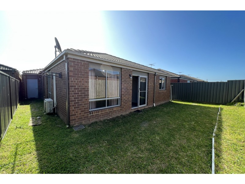 4 Shorey Place, Cranbourne West VIC 3977