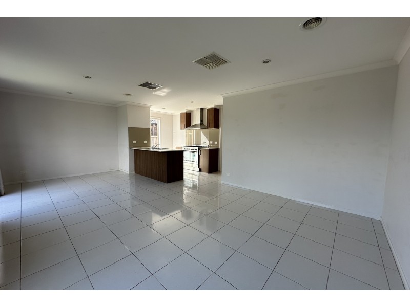6 Red Poll Road, Cranbourne West VIC 3977