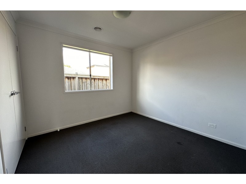 6 Red Poll Road, Cranbourne West VIC 3977