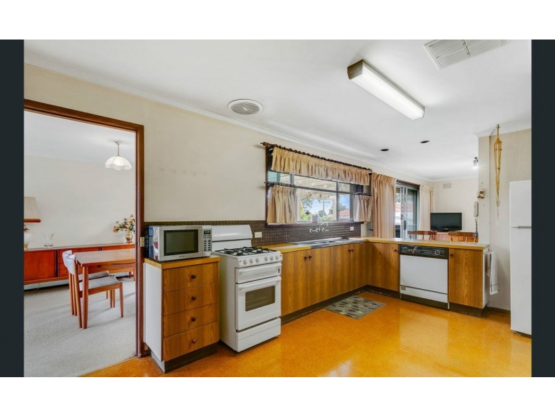 3 Marnebeck Court, Cranbourne VIC 3977