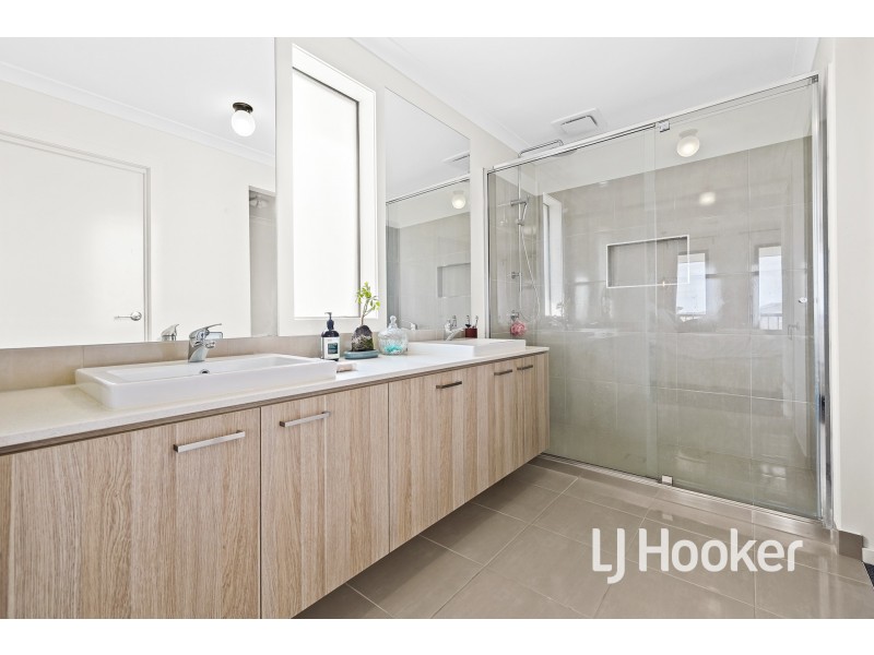 15 Bellavita Avenue, Clyde VIC 3978