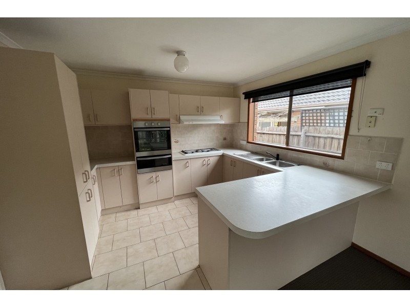 1B Rachel Drive, Cranbourne North VIC 3977
