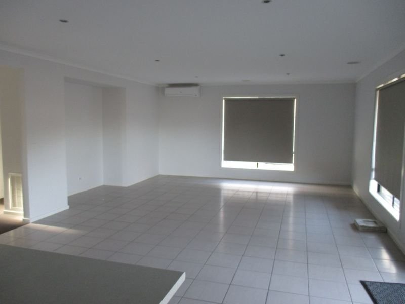 76 Boland Drive, Lyndhurst VIC 3975