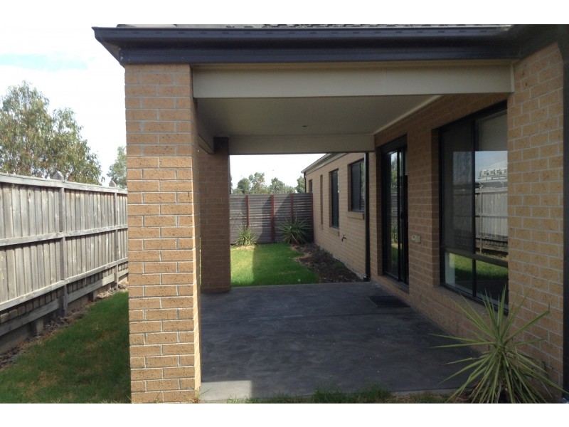 76 Boland Drive, Lyndhurst VIC 3975